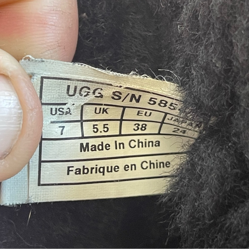 UGG Black Classic Mini II Boot Size 7.0 - Picture 10 of 13